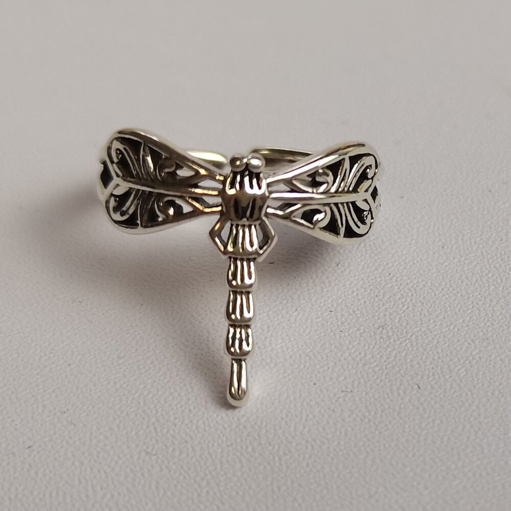 Almost new women's classic alloy ring